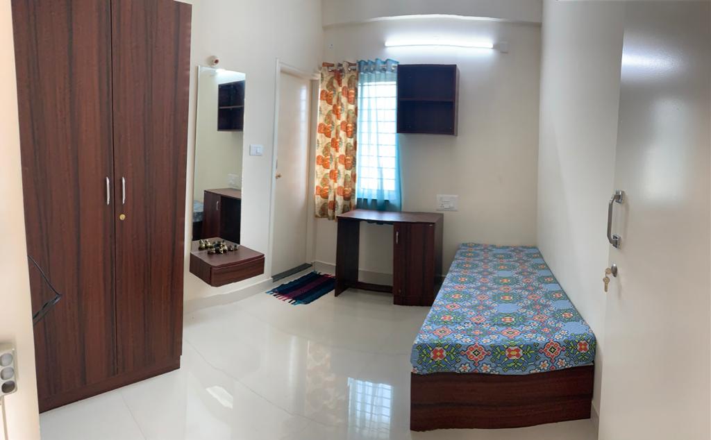 Room Interior - Nivi 91 PG
